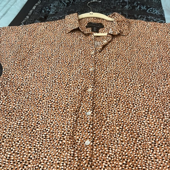 TAHARI Women’s Rust and White Patterned Linen Shirt, size small - Picture 6 of 9